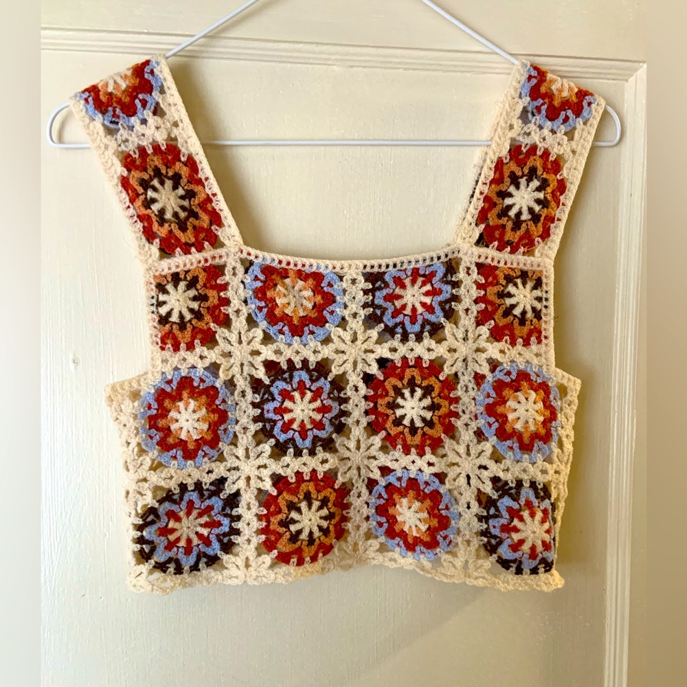 Women’s M Crochet Flowers Crop Top